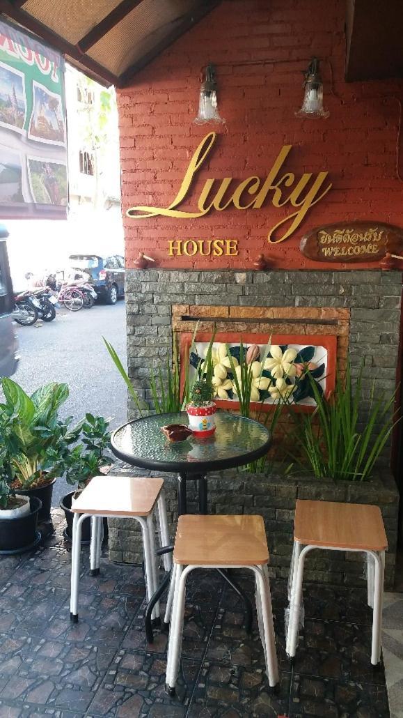Ostello Lucky House Chiang Mai Esterno foto