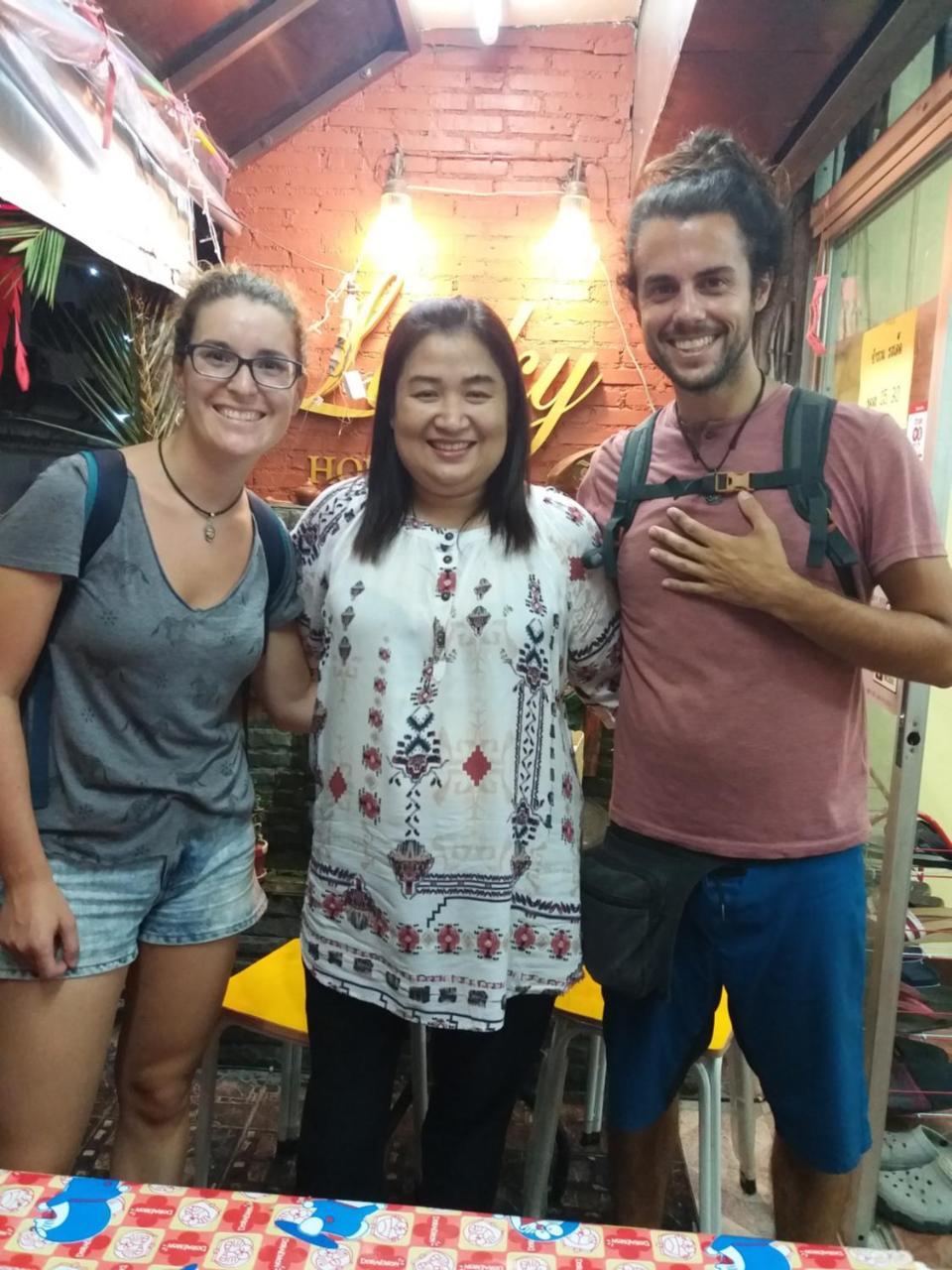Ostello Lucky House Chiang Mai Esterno foto