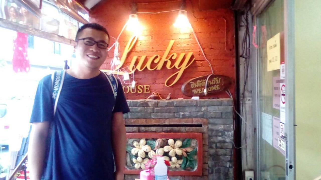 Ostello Lucky House Chiang Mai Esterno foto