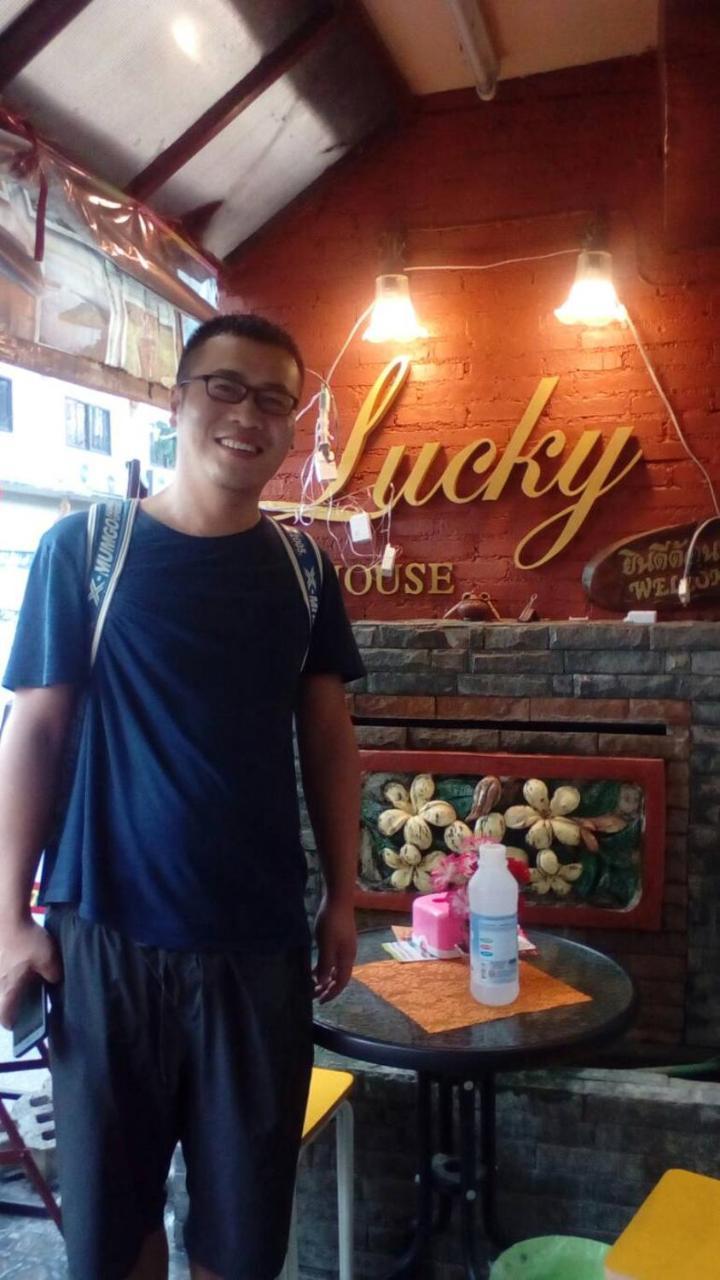 Ostello Lucky House Chiang Mai Esterno foto