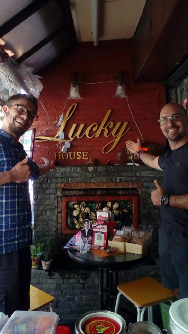 Ostello Lucky House Chiang Mai Esterno foto